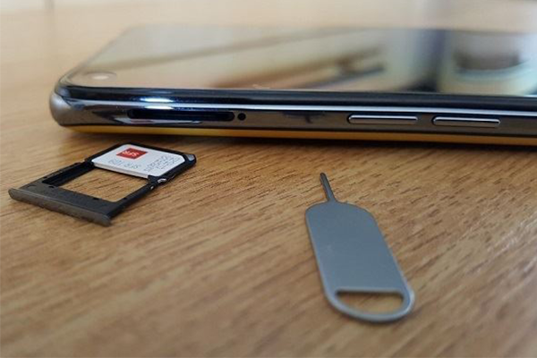 La réparabilité des téléphones à double SIM.